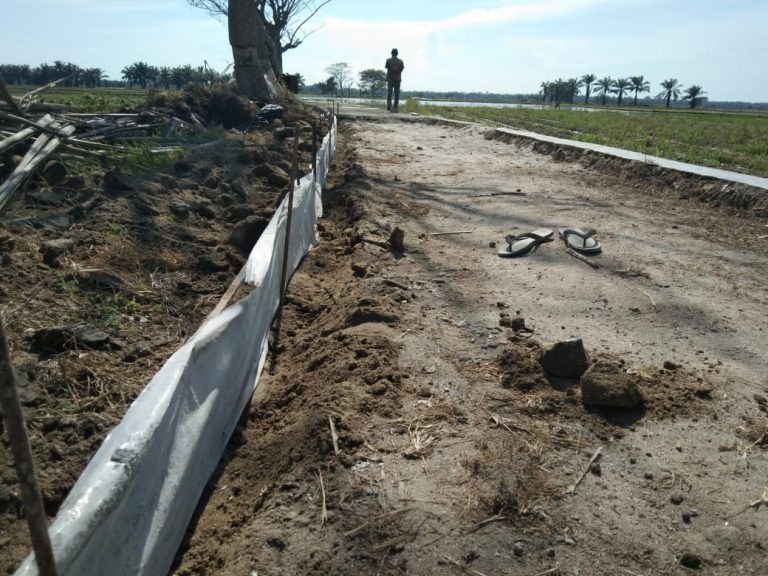 PROYEK TANPA DILENGKAPI PAPAN INFORMASI KEGIATAN ,DIDUGA TAK SESUAI SPESIFIKASI DAN BERPOTENSI KORUPSI PROYEK TANPA DILENGKAPI PAPAN INFORMASI KEGIATAN ,DIDUGA TAK SESUAI SPESIFIKASI DAN BERPOTENSI KORUPSI