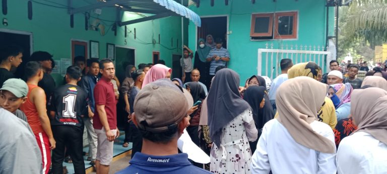 Ngamuk!!, Emak-emak Perwiritan geruduk wisma bahagia diduga tempat prostitusi