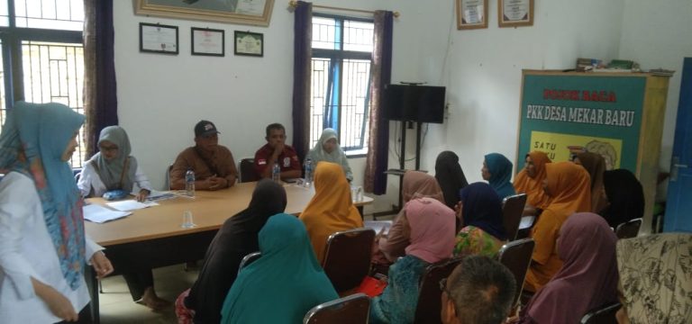 Pembagian Bantuan Langsung Tunai (BLT) Di Desa Mekar Baru Kecamatan Datuk Tanah Datar