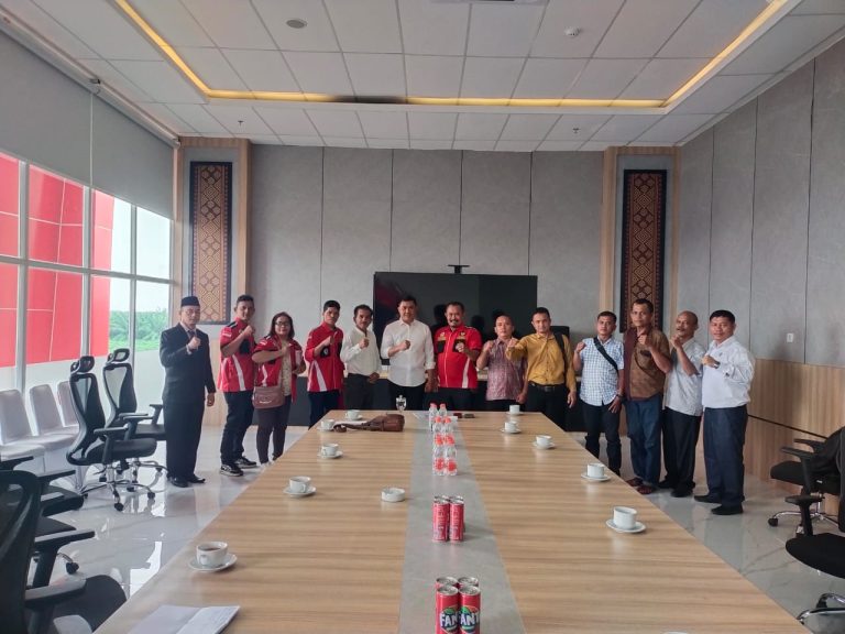Pj Bupati Batu Bara Antusias Terima Audensi Pejuang Batak Bersatu Pj Bupati Batu Bara Antusias Terima Audensi Pejuang Batak Bersatu