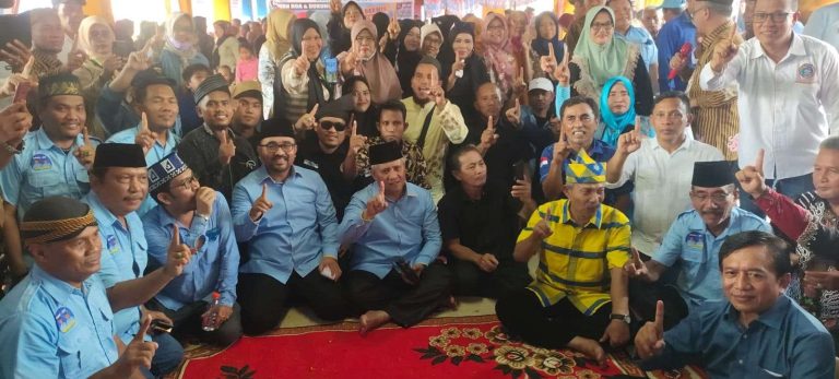 Ribuan Massa padati pajak simpang Dolok Siap Menangkan Paslon Darwis-Oky