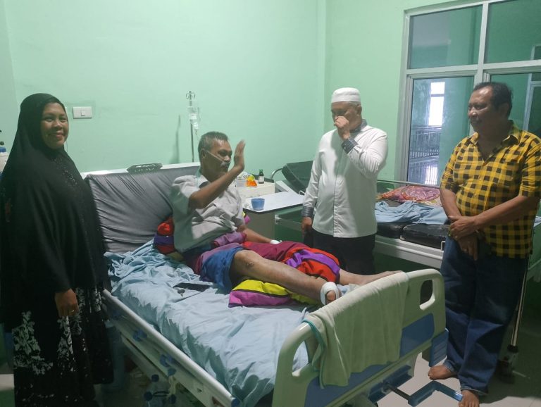 Rasa peduli,Cabup Batu Bara Darwis Kunjungi Wartawan Ucok Kodam di Rawat di RSUD Batu Bara Rasa peduli,Cabup Batu Bara Darwis Kunjungi Wartawan Ucok Kodam di Rawat di RSUD Batu Bara
