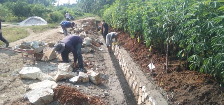 Masyarakat Sangat Antusias Dengan di Bangun nya Saluran Drainase Dusun tiga Desa Bangun sari