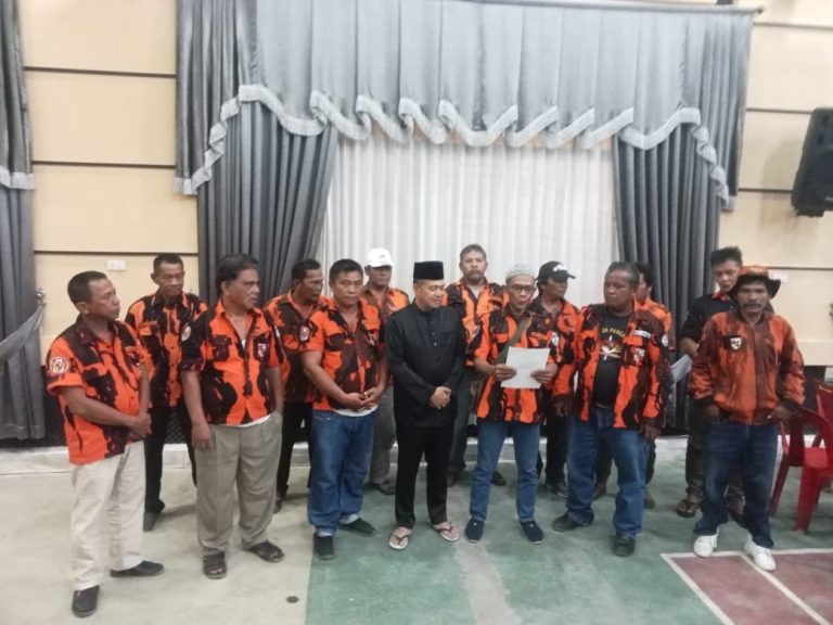 6 Ranting PP Air Putih Deklarasi Dukung Paslon Bupati Zahir-Aslam 6 Ranting PP Air Putih Deklarasi Dukung Paslon Bupati Zahir-Aslam