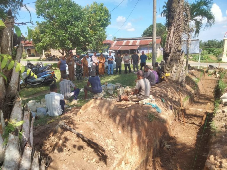 PEMERINTAH NAGORI SEI MERBAU KECAMATAN UJUNG PADANG MELAKUKAN TRIAL DIMULAI NYA PEMBANGUNAN PARIT PASANGAN DANA DESA TAHAP TIGA (3). PEMERINTAH NAGORI SEI MERBAU KECAMATAN UJUNG PADANG MELAKUKAN TRIAL DIMULAI NYA PEMBANGUNAN PARIT PASANGAN DANA DESA TAHAP TIGA (3).