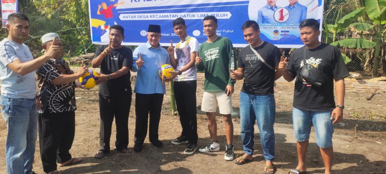 Menjelang Pilkada Batu Bara,Paslon 01 Darwis – Oky Buka Turnament Bola Voly Antar Desa. Menjelang Pilkada Batu Bara,Paslon 01 Darwis – Oky Buka Turnament Bola Voly Antar Desa.