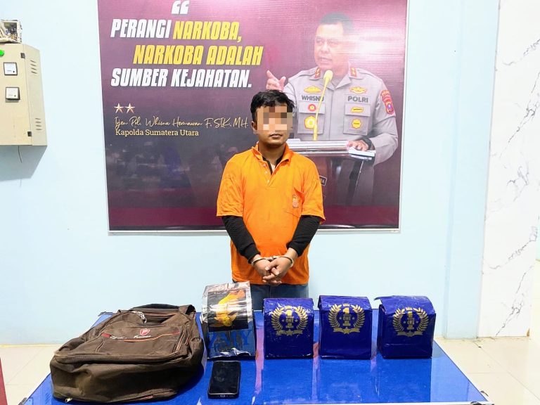 Satres Narkoba Polres Batu Bara berhasil mengungkap warga Jawa Timur peredaran narkotika jenis sabu, di Batubara Sumut. Satres Narkoba Polres Batu Bara berhasil mengungkap warga Jawa Timur peredaran narkotika jenis sabu, di Batubara Sumut.