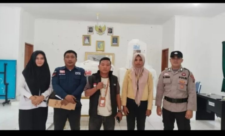 Panitia Pengawas Pemilihan Umum (Panwaslu) Kecamatan Air Putih menyampaikan rasa terima kasih yang mendalam kepada seluruh jajaran Panitia Pengawas Kelurahan/Desa (PKD) dan 100 Pengawas Tempat Pemungutan Suara (PTPS) Panitia Pengawas Pemilihan Umum (Panwaslu) Kecamatan Air Putih menyampaikan rasa terima kasih yang mendalam kepada seluruh jajaran Panitia Pengawas Kelurahan/Desa (PKD) dan 100 Pengawas Tempat Pemungutan Suara (PTPS)