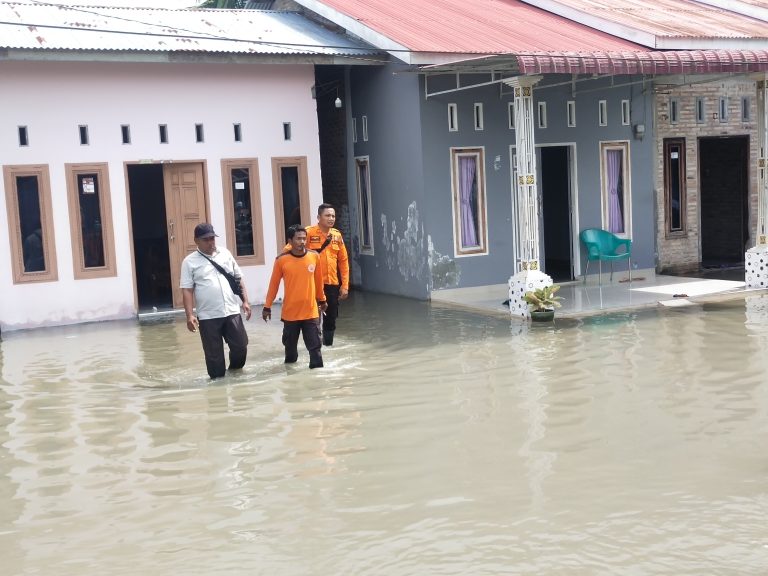 Akibat intensitas Hujan tinggi selama 2 hari,1684 rumah tergenang Banjir di kecamatan Seibalai Akibat intensitas Hujan tinggi selama 2 hari,1684 rumah tergenang Banjir di kecamatan Seibalai