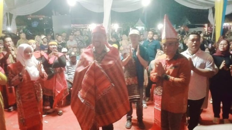 Bupati Batu Bara Terpilih Baharuddin Siagian Apresiasi Tortor Batak Meriahkan Pesta Tapai Tahun 2025 Bupati Batu Bara Terpilih Baharuddin Siagian Apresiasi Tortor Batak Meriahkan Pesta Tapai Tahun 2025