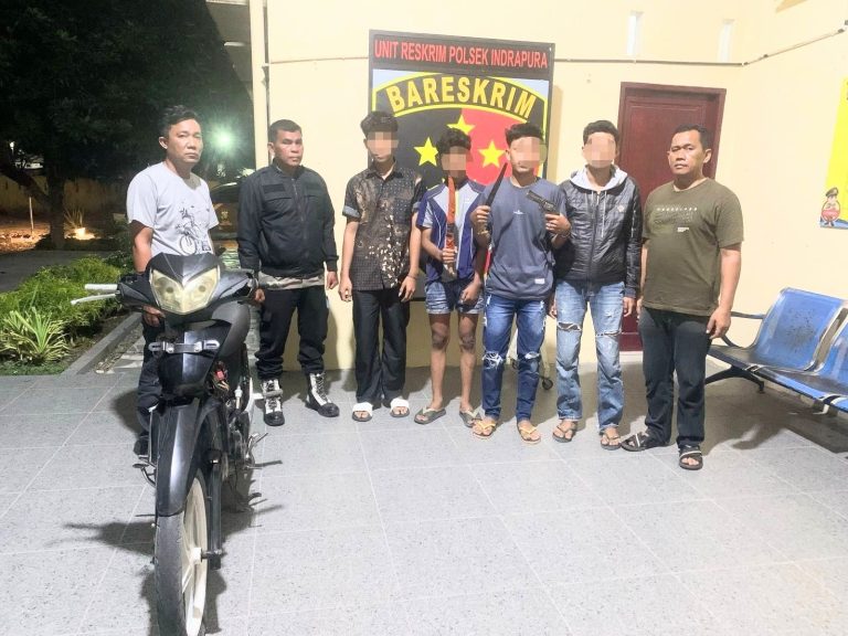 Kerap resahkan warga, Polsek Indra Pura Amankan 4 Remaja Genk Motor Bersajam Kerap resahkan warga, Polsek Indra Pura Amankan 4 Remaja Genk Motor Bersajam