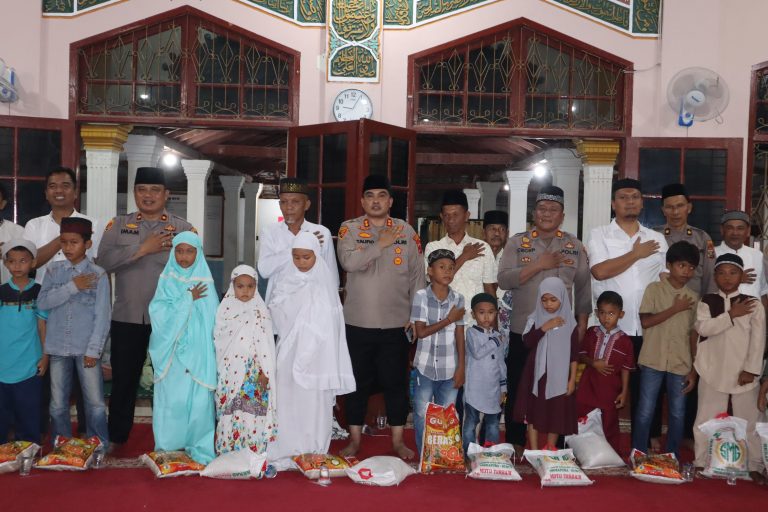 Ciptakan Kamtibmas Yang Kondusif Momen Bulan Ramadhan 1446 H/ 2025 M Polres Baru Bara Sapa Masyarakat Lewat Tarawih Keliling. Ciptakan Kamtibmas Yang Kondusif Momen Bulan Ramadhan 1446 H/ 2025 M Polres Baru Bara Sapa Masyarakat Lewat Tarawih Keliling.