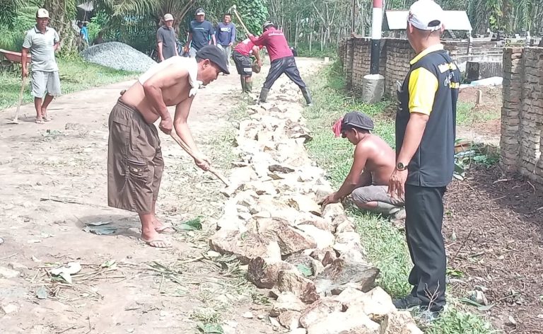 Pelaksanaan Gotong Royong Demi Kemajuan pembangunan Teluk Lapian Kecamatan Ujung Padang Kabupaten Simalungun Batubara ll Batara TV.com Pelaksanaan Gotong Royong Demi Kemajuan pembangunan Teluk Lapian Kecamatan Ujung Padang Kabupaten Simalungun Batubara ll Batara TV.com