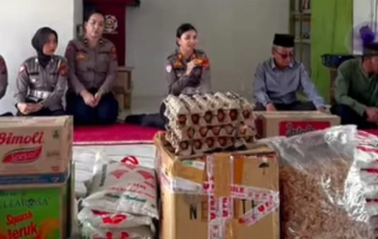 Kasat lantas polres batubara, berbagi Tali asih kepantai asuhan Khusnul khatimah, tanjung tiram 