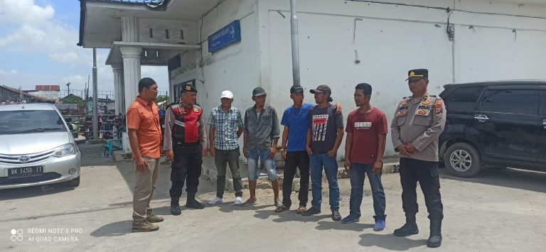 Polsek Labuhan Ruku Lakukan Giat Patroli Guna Antisipasi Aksi Premanisme Di BOM tanjung tiram, Wilayah Hukum Polsek Labuhan Ruku. Polsek Labuhan Ruku Lakukan Giat Patroli Guna Antisipasi Aksi Premanisme Di BOM tanjung tiram, Wilayah Hukum Polsek Labuhan Ruku.