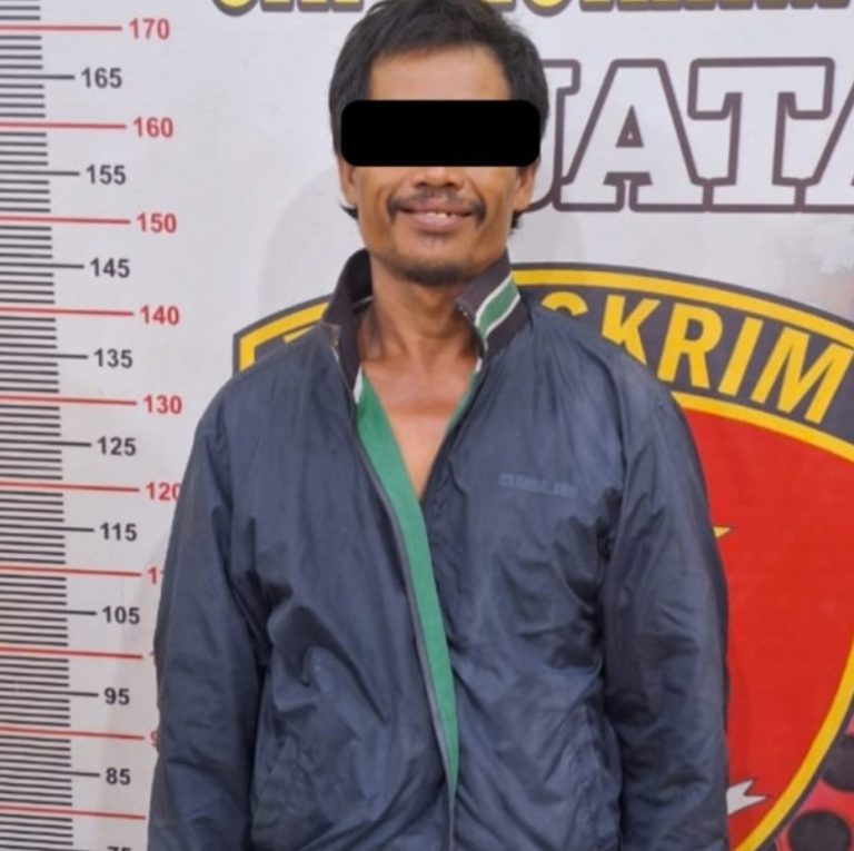 Diduga Gegara warisan, Umar diamankan polisi karena aniaya istri minta bagian rumah Orang Tua. Diduga Gegara warisan, Umar diamankan polisi karena aniaya istri minta bagian rumah Orang Tua.