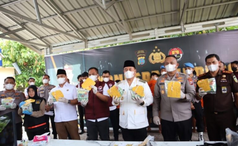 Polisi Musnahkan 10.091,19 Gram Sabu dan Ratusan Butir Ekstasi dalam Press Release dan Pemusnahan Barang Bukti Narkoba, di Mapolres Batubara Polisi Musnahkan 10.091,19 Gram Sabu dan Ratusan Butir Ekstasi dalam Press Release dan Pemusnahan Barang Bukti Narkoba, di Mapolres Batubara