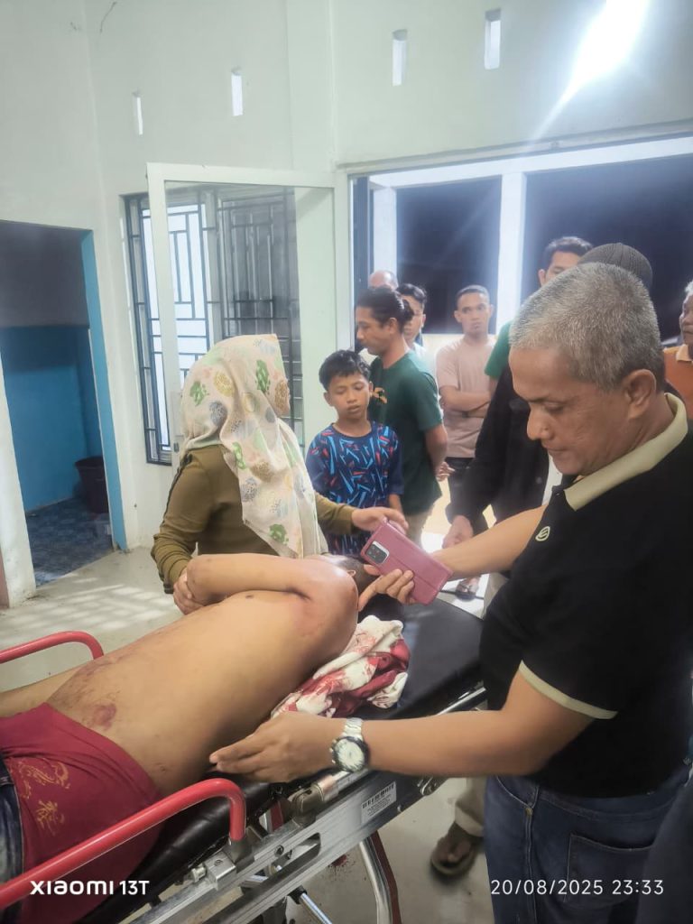Gegara Cekcok Mulut, Seorang Remaja Tikam Nelayan Hingga Tewas bersimbah darah di Depan Kantor Camat Tanjung Tiram Gegara Cekcok Mulut, Seorang Remaja Tikam Nelayan Hingga Tewas bersimbah darah di Depan Kantor Camat Tanjung Tiram