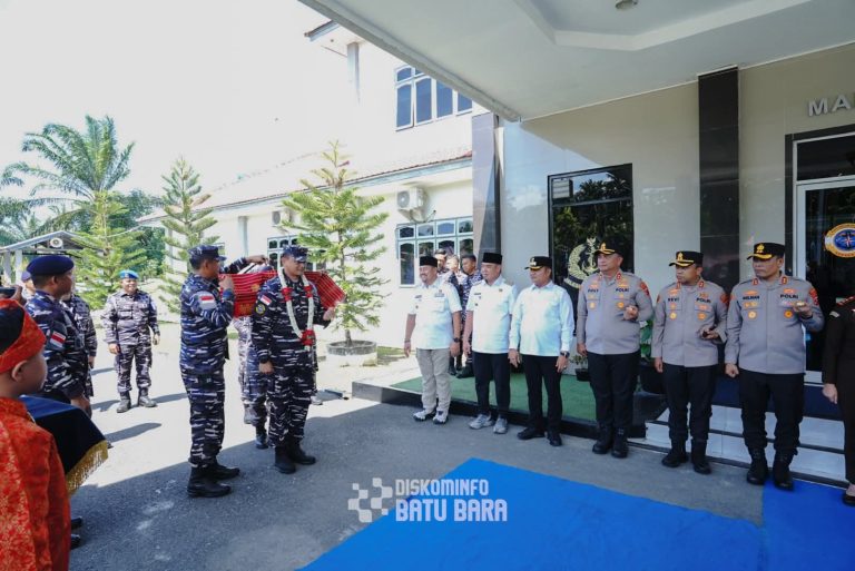 Bupati Batubara Baharuddin Siagian, hadiri kunjungan kerja laksamana muda TNI Deny Septiana di Mako lanal Tanjung Balai, Sumut 