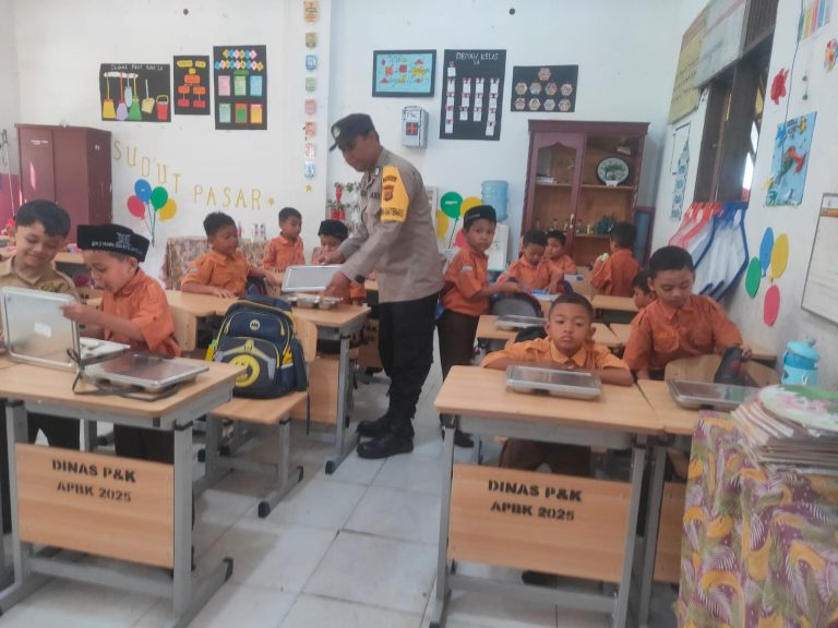 Polsek Muara Dua Kota Lhoksemawe Aceh Monitoring Program MBG, Pastikan Tepat Sasaran dan Kondusif Polsek Muara Dua Kota Lhoksemawe Aceh Monitoring Program MBG, Pastikan Tepat Sasaran dan Kondusif