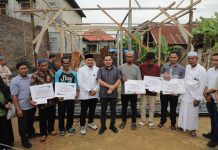 *Wali Kota Lhokseumawe Serahkan Bantuan Korban Kebakaran di Banda Sakti