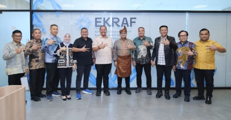 Dorong Pertumbuhan Ekonomi , Bupati H.Baharuddin Siagian SH,M.Si,Audensi dengan Menteri Ekraf RI di jakarta Dorong Pertumbuhan Ekonomi , Bupati H.Baharuddin Siagian SH,M.Si,Audensi dengan Menteri Ekraf RI di jakarta