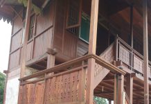 Nyaris rubuh, Tangga kantor camat Air putih Kabupaten Batubara cari “korban”