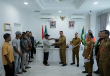 Pemerintah Kota Lhokseumawe bersama Wakil Wali Kota Serahkan Secara Simbolis Dana Tunggu Hunian (DTH) Tahap I kepada Warga Terdampak Banjir*