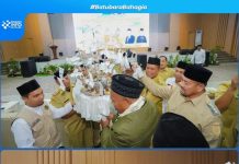 Bupati Batu Bara H. Baharuddin Siagian, S.H., M.Si., menepung tawari jemaah calon haji Kabupaten Batu Bara Tahun 1447 Hijriah/2026 Masehi